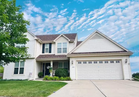 1704 Cloverview, West Bend, WI 53095