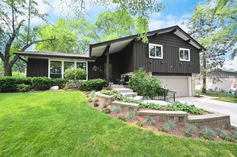 2853 N 122nd, Wauwatosa, WI 53222
