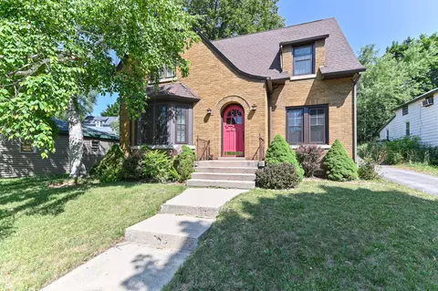 272 W State, Burlington, WI 53105