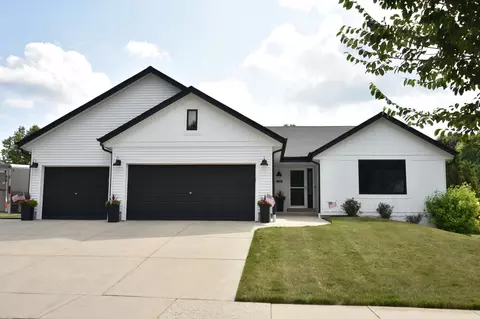 238 Beatrice, Hartford, WI 53027