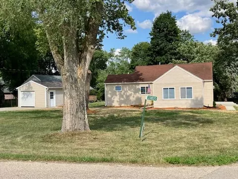 33820 White Oak, Burlington, WI 53105