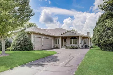1493 Fairways, Oconomowoc, WI 53066