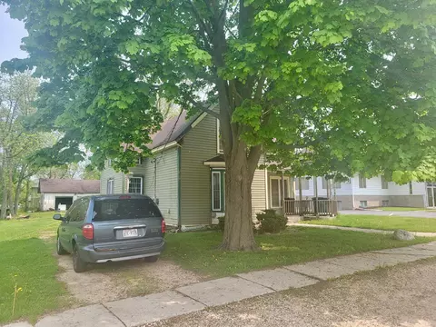 25 1st, Darien, WI 53114