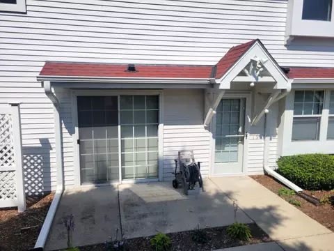 5970 S Crosswinds #9, Cudahy, WI 53110