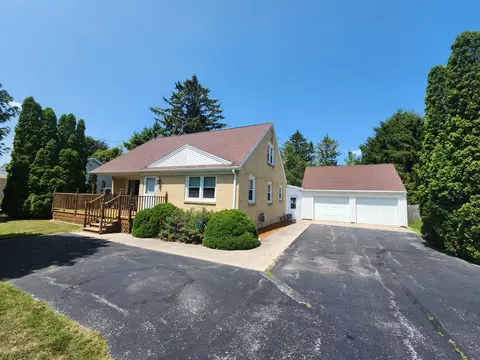 1416 W Washington, Cleveland, WI 53015