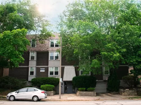 3245 N Oakland, Milwaukee, WI 53211