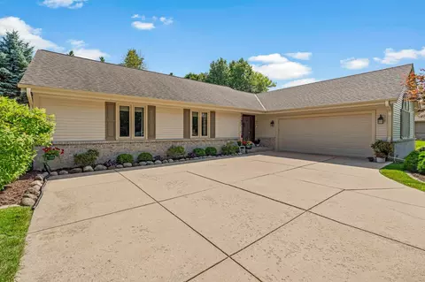 7157 W Woodbury, Franklin, WI 53132