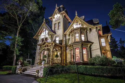 8000 Milwaukee, Wauwatosa, WI 53213