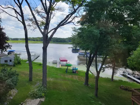 29153 White Oak, Waterford, WI 53185