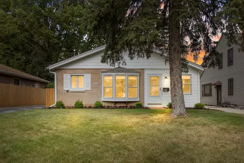 5761 N River Frst, Glendale, WI 53209
