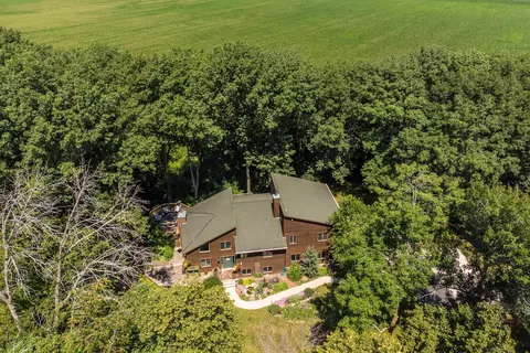 w384n7401 Cottonwood, Oconomowoc, WI 53066