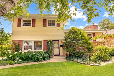 809 Manitowoc, South Milwaukee, WI 53172
