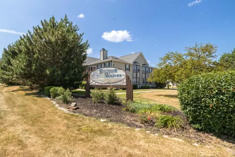n25w24037 River Park #11, Pewaukee, WI 53072