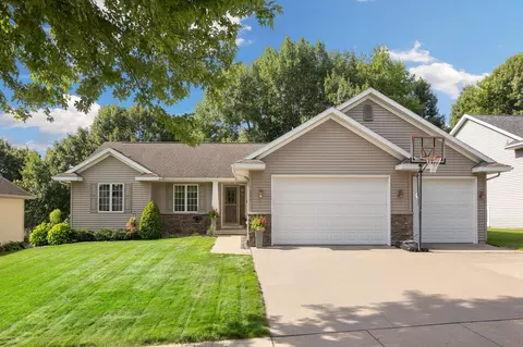 926 Oak Timber Dr, Onalaska, WI 54650