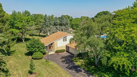 5795 S Dunvegan, New Berlin, WI 53146