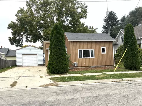 606 Cleveland, Watertown, WI 53098