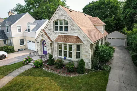 8840 Ravenswood, Wauwatosa, WI 53226