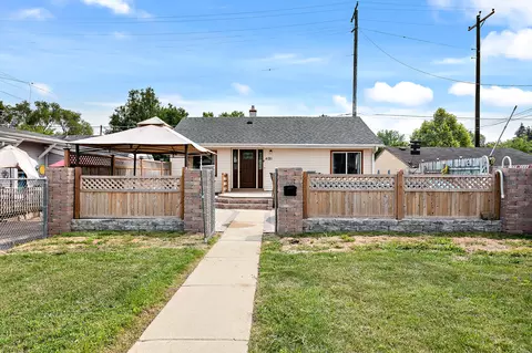4021 Olive, Racine, WI 53405