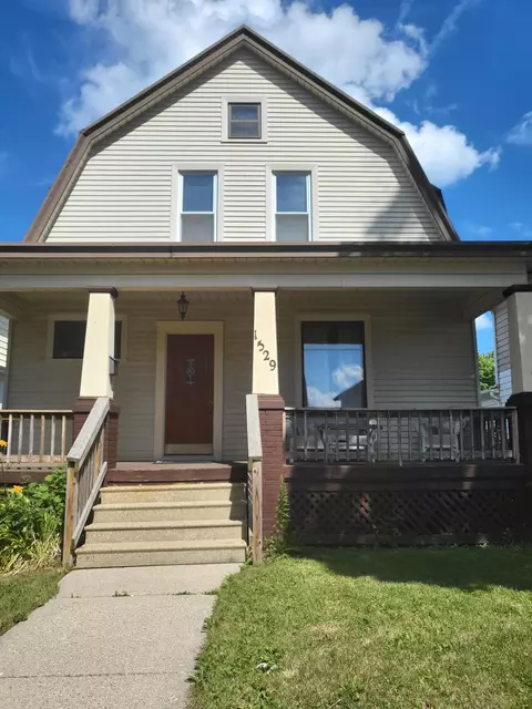 1529 Flett, Racine, WI 53405