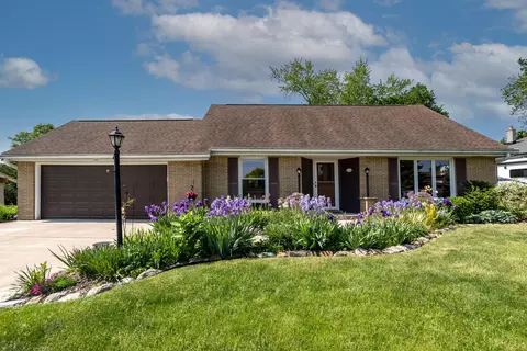 3595 S Brentwood, New Berlin, WI 53151