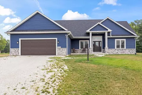 6841 Foxtail, Burlington, WI 53105