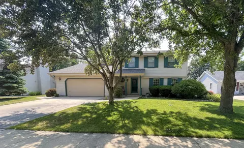 370 E Quail, Oak Creek, WI 53154