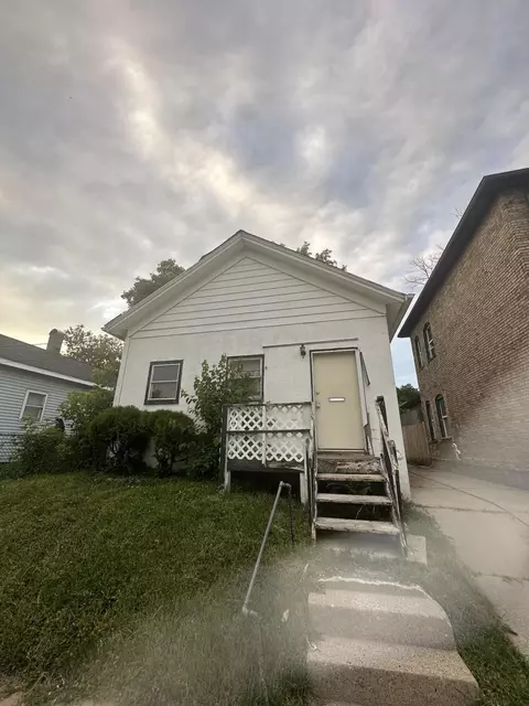 816 10th, Racine, WI 53403