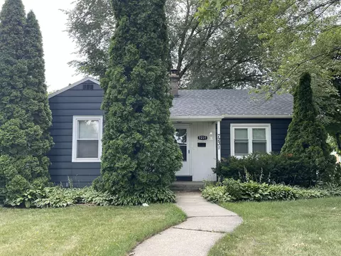7231 W Fiebrantz, Milwaukee, WI 53216