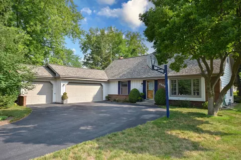 2208 Kioa, Waukesha, WI 53188