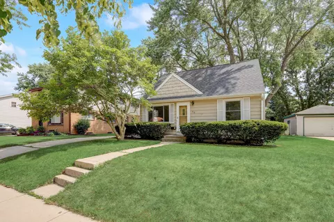 519 Gascoigne, Waukesha, WI 53188