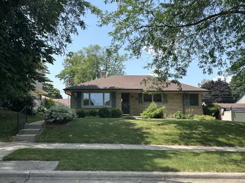2945 S 93rd, West Allis, WI 53227