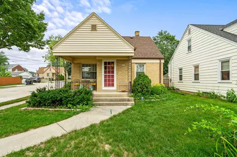 2500 S 77th, West Allis, WI 53219