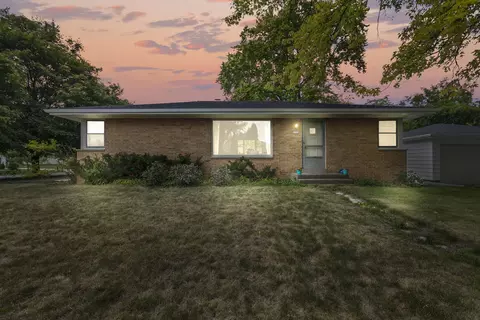 6205 N Garden Grv, Glendale, WI 53209