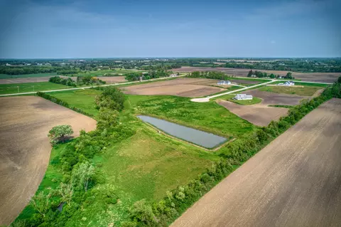 1515 Yorkville Mdws, Yorkville, WI 53182