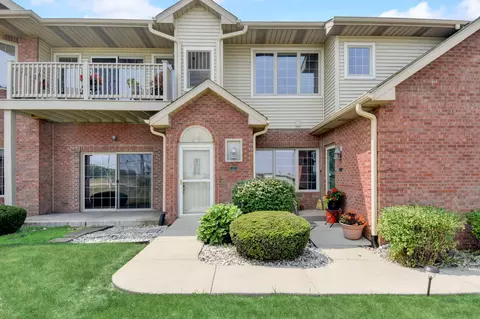 6818 53rd #12, Kenosha, WI 53144