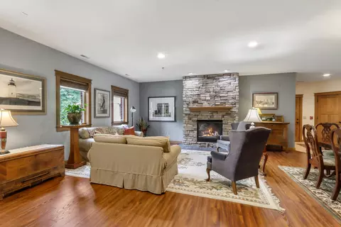 415 S S Wls #202, Lake Geneva, WI 53147