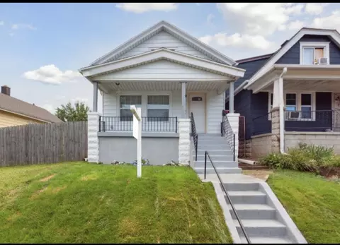 873 W Windlake, Milwaukee, WI 53204