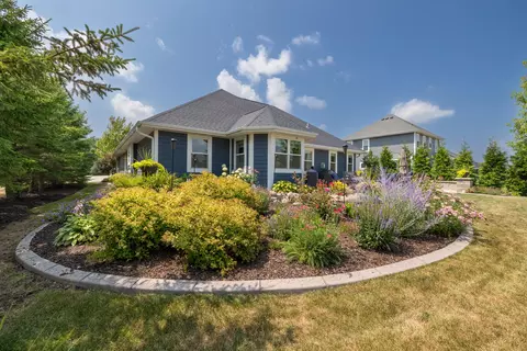 1406 Red Oak, Hartford, WI 53027