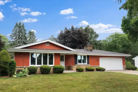 305 S University, Waukesha, WI 53188