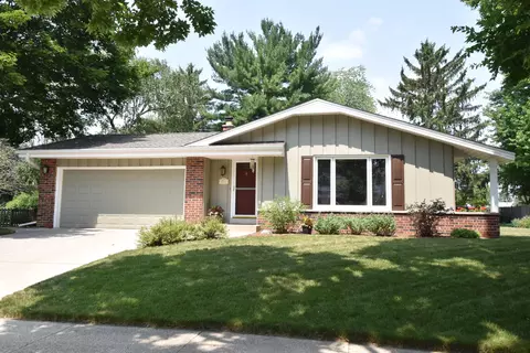 1010 Wisteria, Waukesha, WI 53189