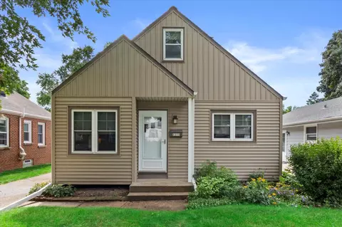 1211 S 102nd, West Allis, WI 53214