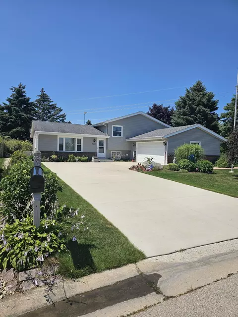 6815 Redstone, Mount Pleasant, WI 53406