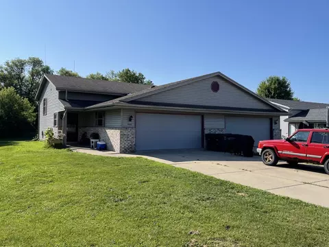 605 Foxmead #A&B, Waterford, WI 53185