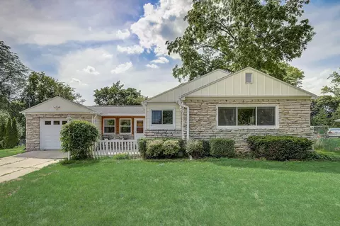 6171 N Willow Gln, Glendale, WI 53209