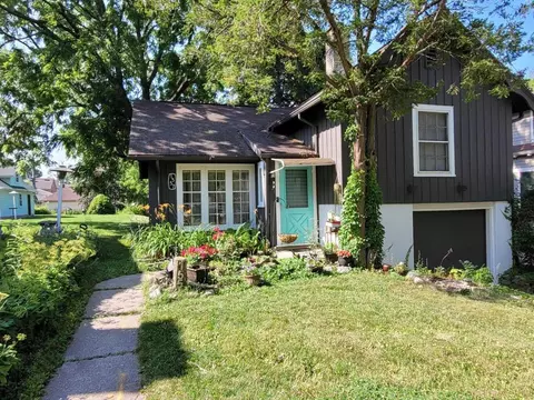 1557 E Lake Blf, Shorewood, WI 53211