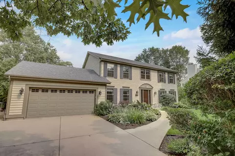 4330 S Sommerset, New Berlin, WI 53151