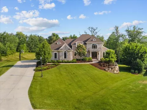 5375 S Two Ponds, New Berlin, WI 53146