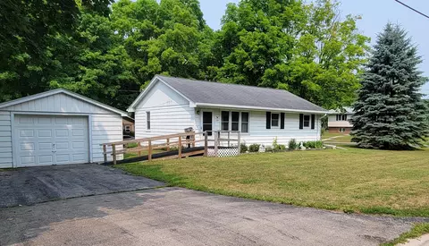 203 Lois, Mukwonago, WI 53149
