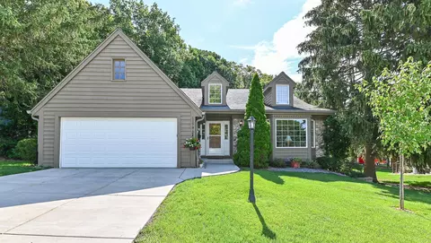 3854 S Oakridge, Greenfield, WI 53228