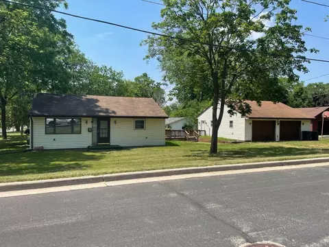 313 Lois, Mukwonago, WI 53149